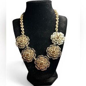 Elegant Gold Floral Necklace